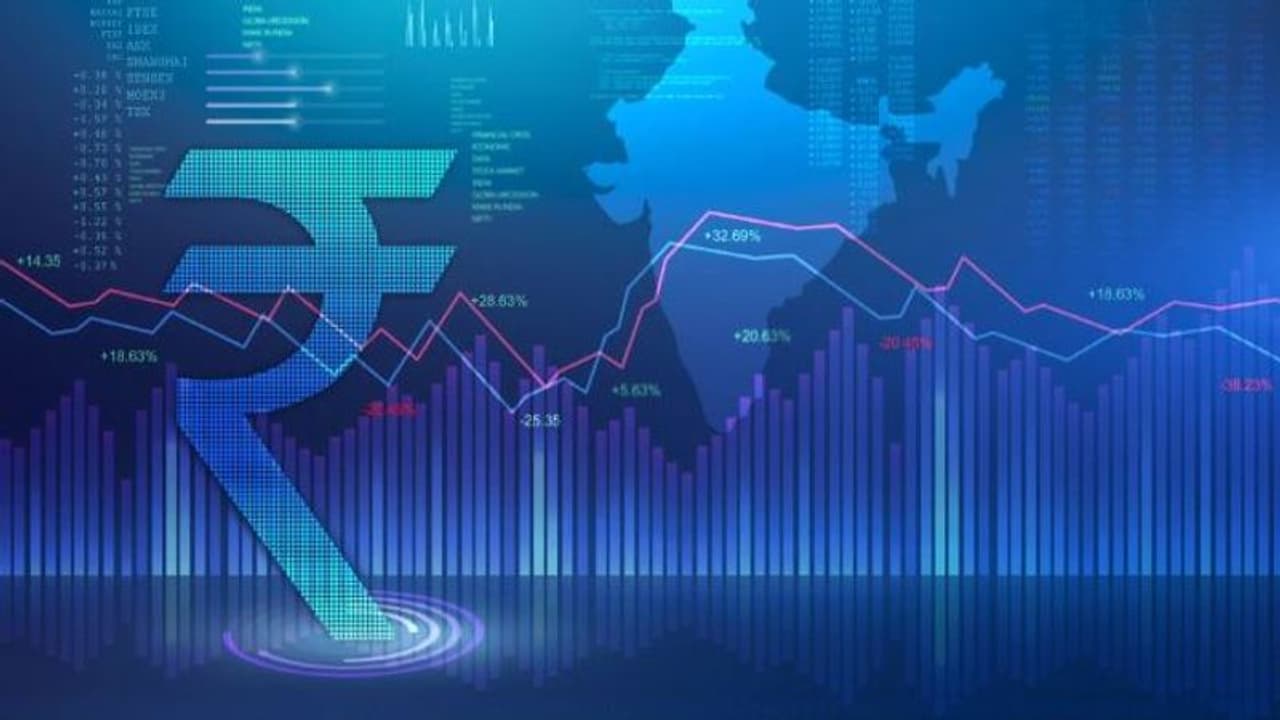 పడిపోతున్న రూపాయి.. మరింత పతనం తప్పదంటూ ఆర్థికవేత్తల హెచ్చరికలు పడిపోతున్న రూపాయి.. మరింత పతనం తప్పదంటూ ఆర్థికవేత్తల హెచ్చరికలు