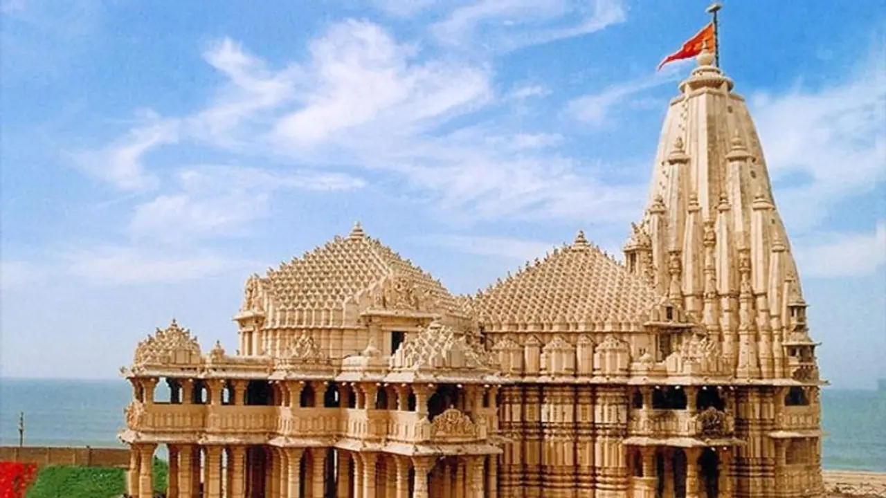 Mahashivratri 2022: इन देवता के नाम पर है गुजरात का ये प्रसिद्ध ज्योतिर्लिंग, 10 टन है इसके शिखर का भार