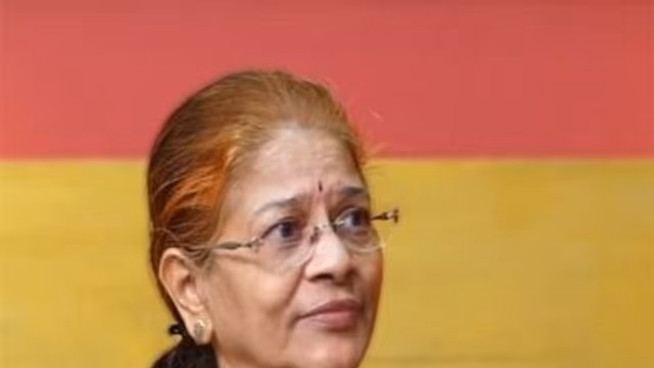 எனக்கு இந்தி தெரியாது.. மாமன்றத்தை அதிர வைத்த பஜக கவுன்சிலர் உமா ஆனந்தன் எனக்கு இந்தி தெரியாது.. மாமன்றத்தை அதிர வைத்த பஜக கவுன்சிலர் உமா ஆனந்தன்