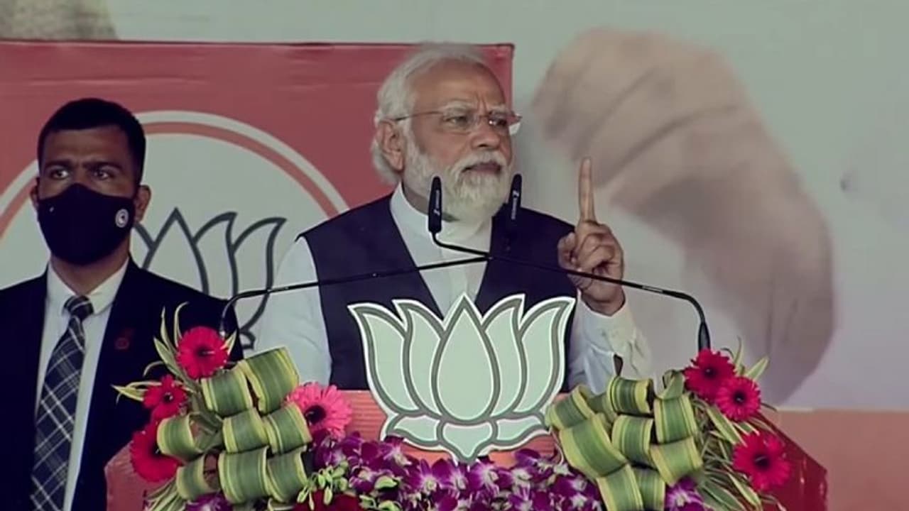 PM मोदी बोले वो लोग कर रहे किसानों की बातें जिन्होंने दर्जनों चीनी मिलें करवाई बंद, खाद के लिए चलवाई लाठी PM मोदी बोले वो लोग कर रहे किसानों की बातें जिन्होंने दर्जनों चीनी मिलें करवाई बंद, खाद के लिए चलवाई लाठी