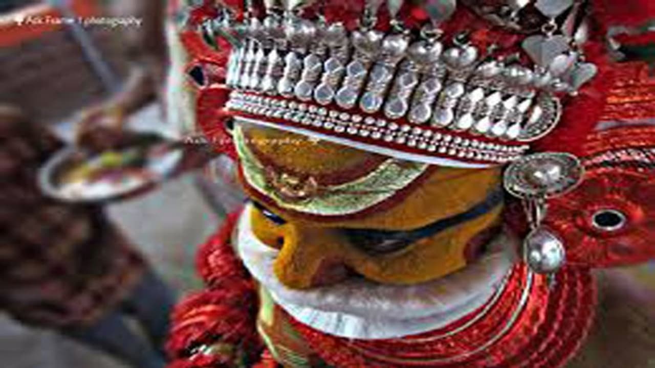 धर्म के नाम पर भेदभाव करने वालों के लिए केरल के हिंदू देवता मुथप्पन का संदेश, हिजाब के नाम उन्माद वाले देखें.. धर्म के नाम पर भेदभाव करने वालों के लिए केरल के हिंदू देवता मुथप्पन का संदेश, हिजाब के नाम उन्माद वाले देखें..