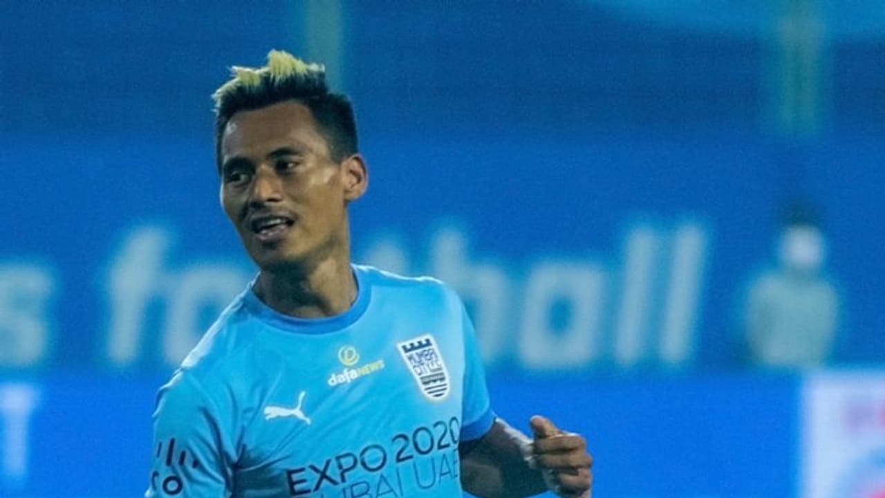 ISL 2021 22 : ബിപിന് സിംഗിന്റെ വിജയഗോള്; ഈസ്റ്റ് ബംഗാളിനെ നാണംകെടുത്തി മുംബൈ ആദ്യ നാലില് ISL 2021 22 : ബിപിന് സിംഗിന്റെ വിജയഗോള്; ഈസ്റ്റ് ബംഗാളിനെ നാണംകെടുത്തി മുംബൈ ആദ്യ നാലില്