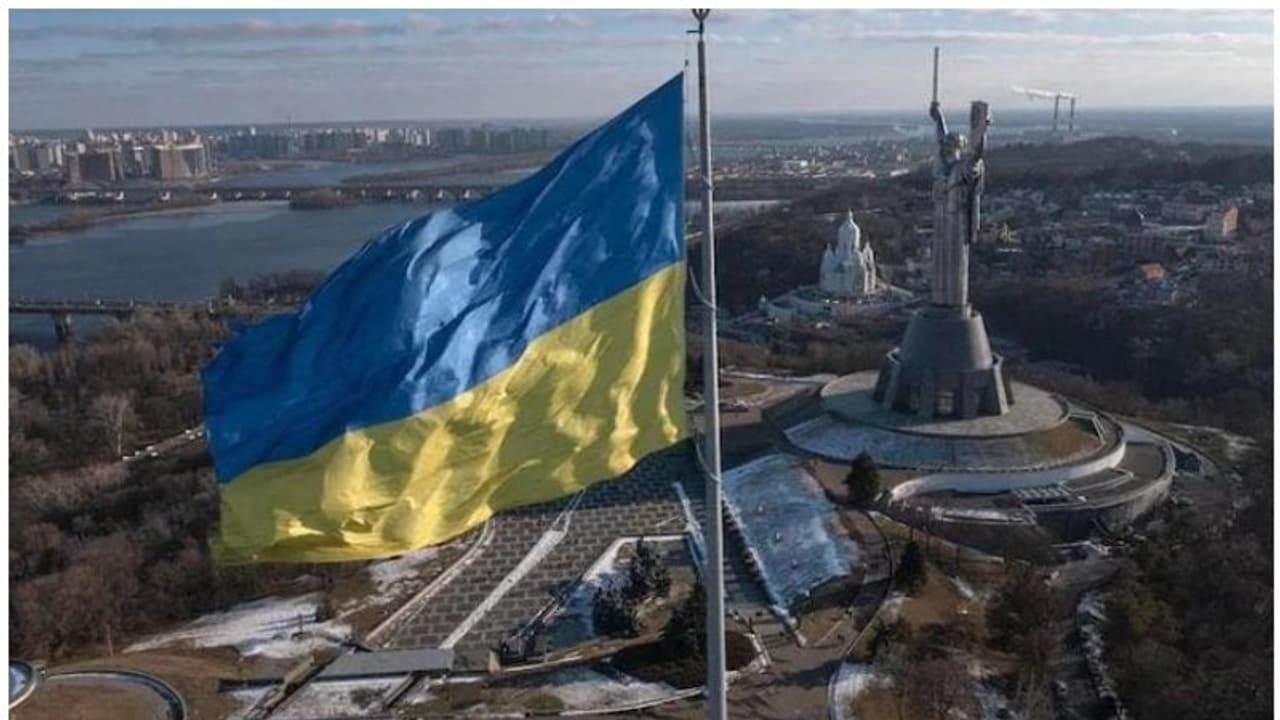 Ukraine: യുക്രൈനിൽ നിന്ന് ഇന്ത്യക്കാരെ തിരികെയെത്തിക്കാൻ നീക്കം തുടങ്ങി; വിമാനം അൽപസമയത്തിനകം ദില്ലിയിലെത്തും Ukraine: യുക്രൈനിൽ നിന്ന് ഇന്ത്യക്കാരെ തിരികെയെത്തിക്കാൻ നീക്കം തുടങ്ങി; വിമാനം അൽപസമയത്തിനകം ദില്ലിയിലെത്തും