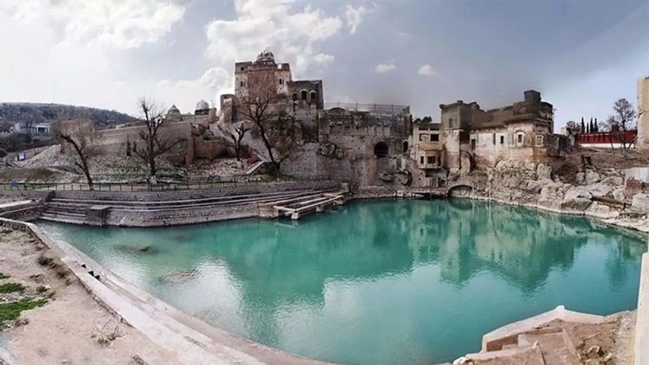 Mahashivratri 2022:पाकिस्तान में है शिवजी के आंसुओं से बना कुंड, यहीं पांडवों ने काटा था वनवास Mahashivratri 2022:पाकिस्तान में है शिवजी के आंसुओं से बना कुंड, यहीं पांडवों ने काटा था वनवास