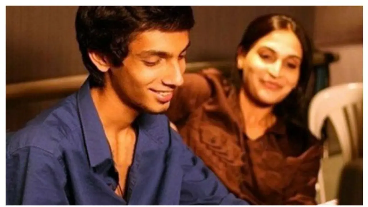 Aishwarya latest song: விவாகரத்து பின் ஐஸ்வர்யா ரஜினிகாந்த் எடுத்த அதிரடி முடிவு...! வைரல் புகைப்படம்.!