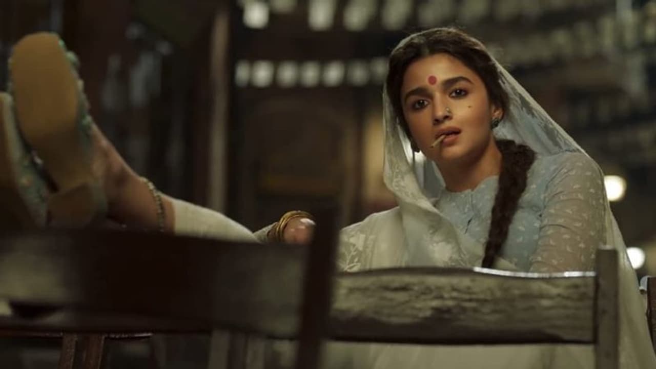 Gangubai Kathiawadi : 'ഗംഗുഭായ്'ആയി ആലിയ ഭട്ടിന്റെ ഗംഭീര പ്രകടനം; പ്രതിഫലമായി താരം വാങ്ങിയത് കോടികൾ Gangubai Kathiawadi : 'ഗംഗുഭായ്'ആയി ആലിയ ഭട്ടിന്റെ ഗംഭീര പ്രകടനം; പ്രതിഫലമായി താരം വാങ്ങിയത് കോടികൾ