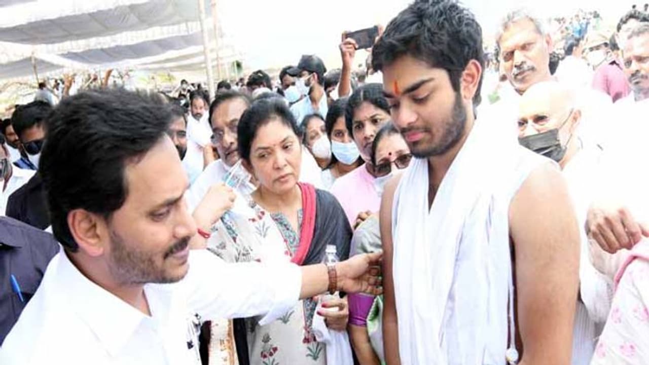 Mekapati Gautham Reddy: ఆశ్రు నయనాల మధ్య అంత్యక్రియలు పూర్తి