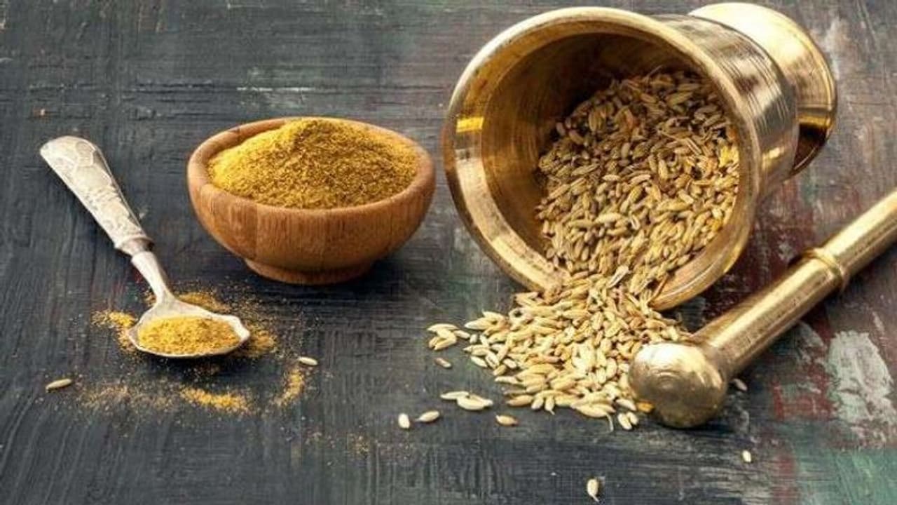 आम लोगों की जेब का बोझ बढ़ाते हल्दी, जीरा, धनिया, 14 महीनों में आसमान पर पहुंचे दाम आम लोगों की जेब का बोझ बढ़ाते हल्दी, जीरा, धनिया, 14 महीनों में आसमान पर पहुंचे दाम