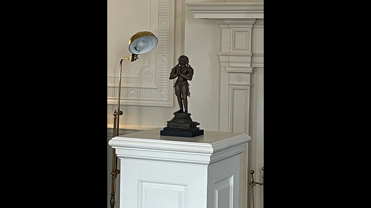 ஆஸ்திரேலியாவில் தமிழக அனுமன் சிலை..இவ்வளவு பழமையான சிலை அங்க எப்படி..? மீட்கப்பட்ட பின்னணி.. ஆஸ்திரேலியாவில் தமிழக அனுமன் சிலை..இவ்வளவு பழமையான சிலை அங்க எப்படி..? மீட்கப்பட்ட பின்னணி..