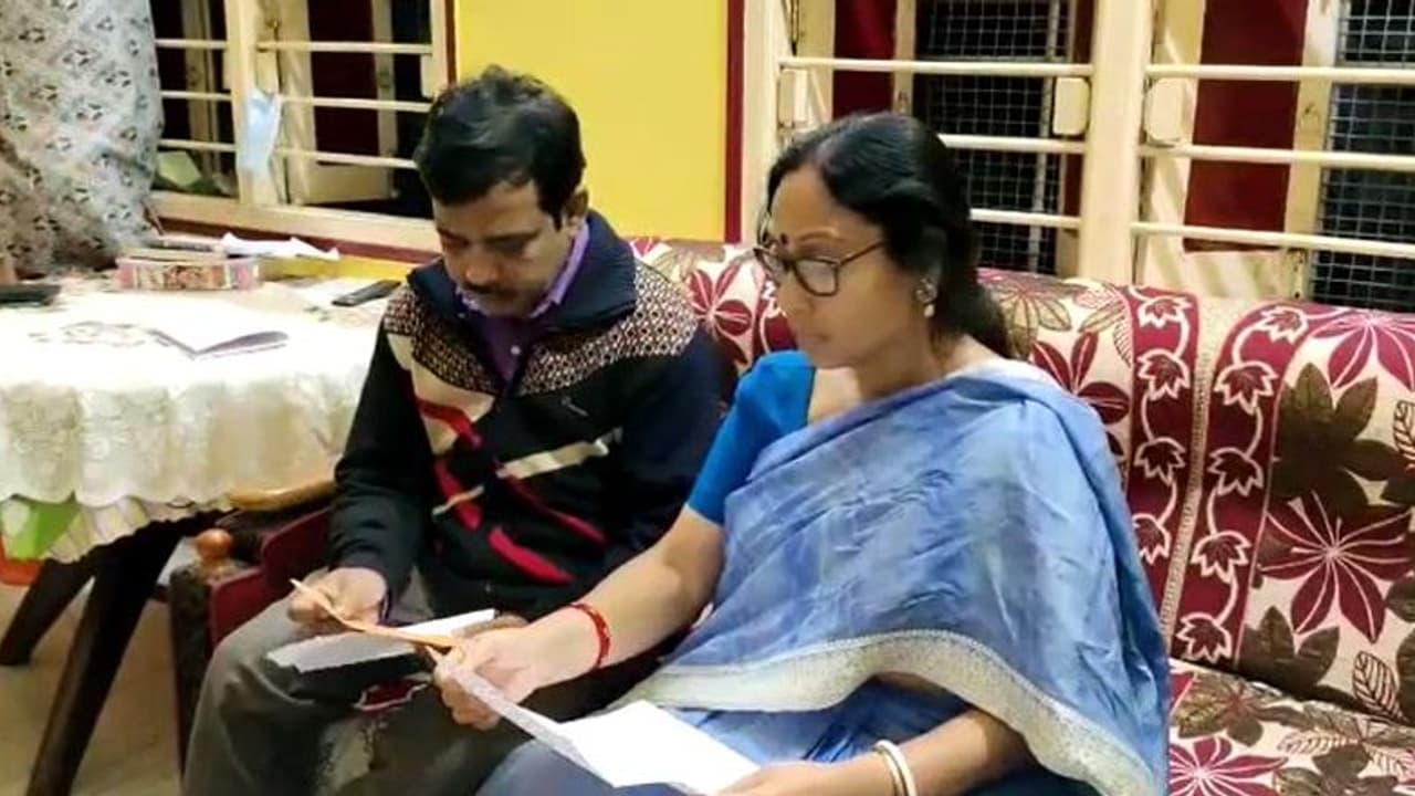 খুনের তারিখ সময় লেখা মাওবাদী নামাঙ্কিত হুমকি চিঠি, আতঙ্কে দিন কাটছে প্রধান শিক্ষিকার খুনের তারিখ সময় লেখা মাওবাদী নামাঙ্কিত হুমকি চিঠি, আতঙ্কে দিন কাটছে প্রধান শিক্ষিকার