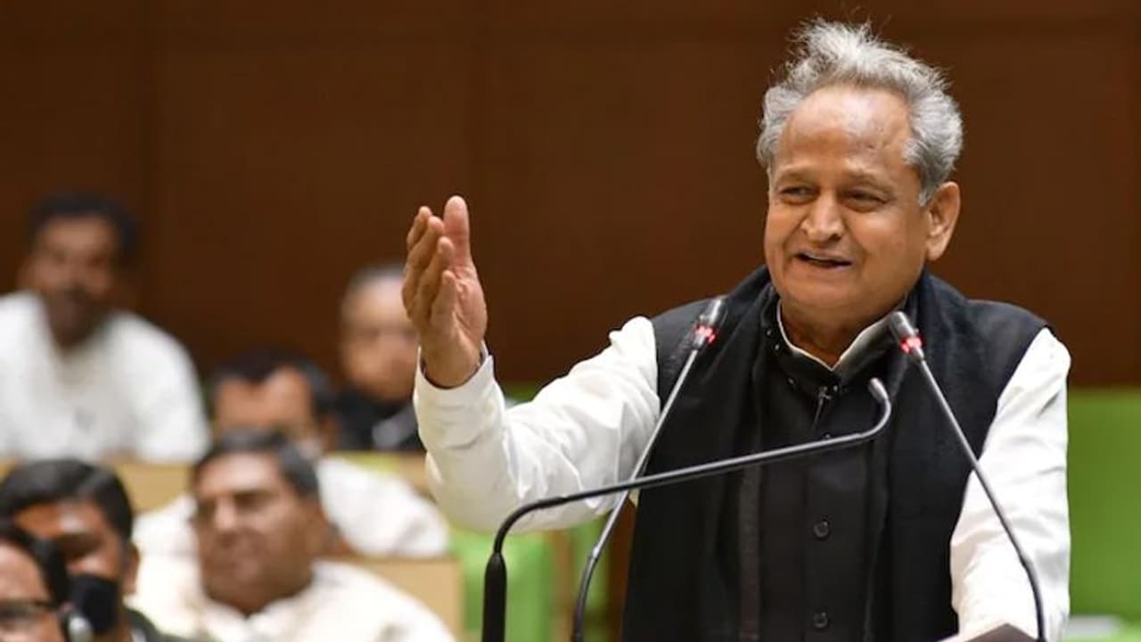 Rajasthan Budget:चुनाव से एक साल पहले गहलोत ने चला मास्टर स्ट्रोक, पुरानी पेंशन बहाल, UP में बना ये बड़ा मुद्दा Rajasthan Budget:चुनाव से एक साल पहले गहलोत ने चला मास्टर स्ट्रोक, पुरानी पेंशन बहाल, UP में बना ये बड़ा मुद्दा