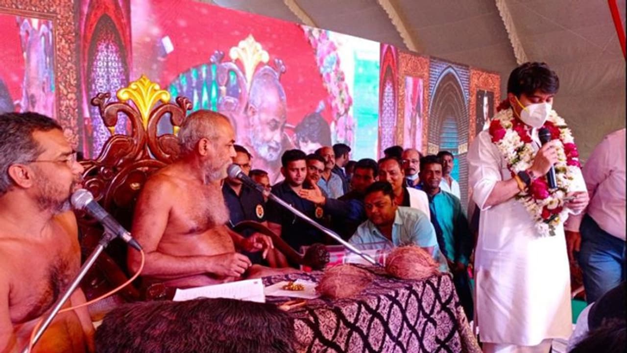 क्या सिंधिया बनने वाले हैं मध्य प्रदेश के मुख्यमंत्री! जैन मुनि ने की भविष्यवाणी, बोले कुछ दिन में होगा बदलाव