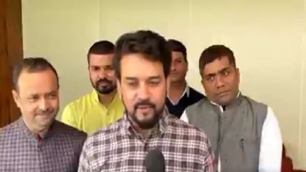 यूपी चुनाव: SP पर निशाना साधते हुए मंत्री अनुराग ठाकुर बोले प्रदेश का ये ही है जनादेश, नहीं आ रहे अखिलेश