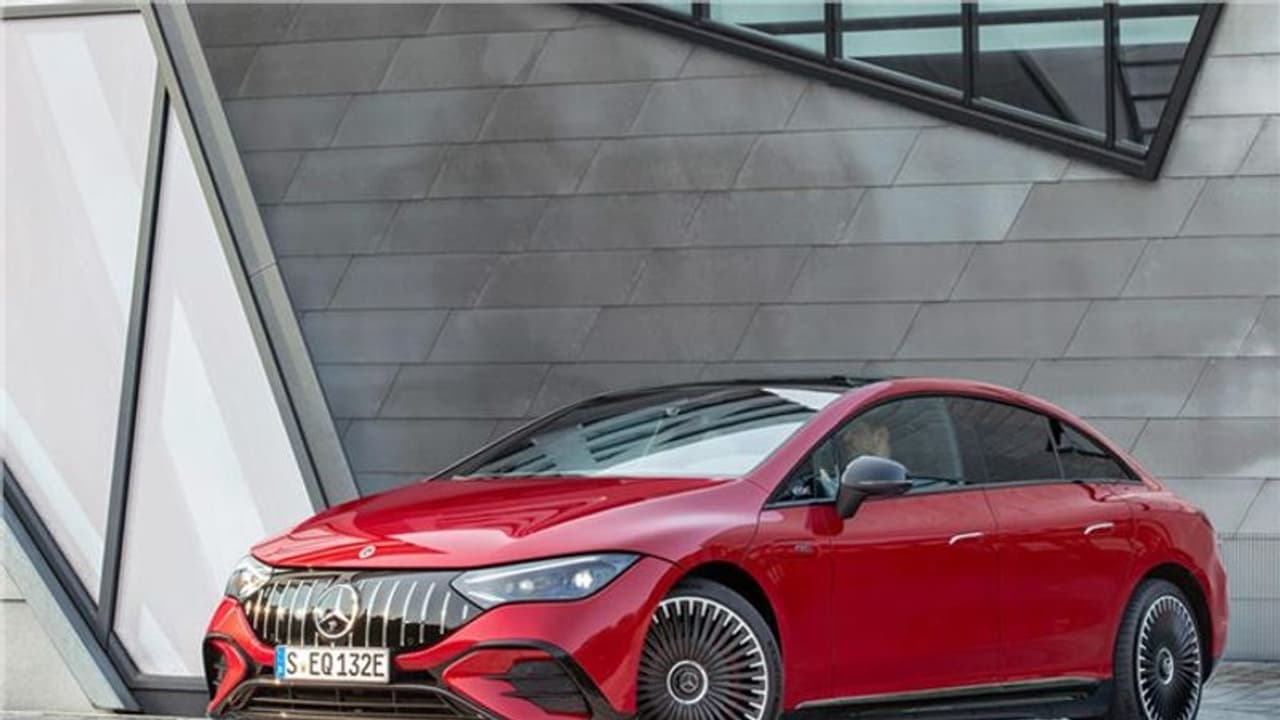 Mercedes AMG EQE 53 : പുതിയ ഇലക്ട്രിക് പെർഫോമൻസ് സെഡാനുകൾ വെളിപ്പെടുത്തി മേഴ്സിഡസ് Mercedes AMG EQE 53 : പുതിയ ഇലക്ട്രിക് പെർഫോമൻസ് സെഡാനുകൾ വെളിപ്പെടുത്തി മേഴ്സിഡസ്