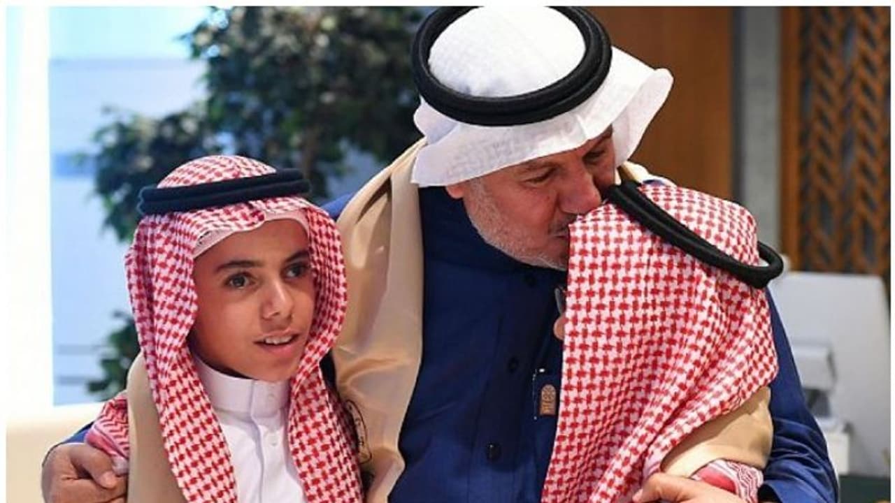 Separated Siamese twins : വേർപെടുത്തിയ ഡോക്ടറെ കാണാൻ പതിമൂന്ന് വർഷത്തിന് ശേഷം സയാമീസ് ഇരട്ടകളെത്തി Separated Siamese twins : വേർപെടുത്തിയ ഡോക്ടറെ കാണാൻ പതിമൂന്ന് വർഷത്തിന് ശേഷം സയാമീസ് ഇരട്ടകളെത്തി