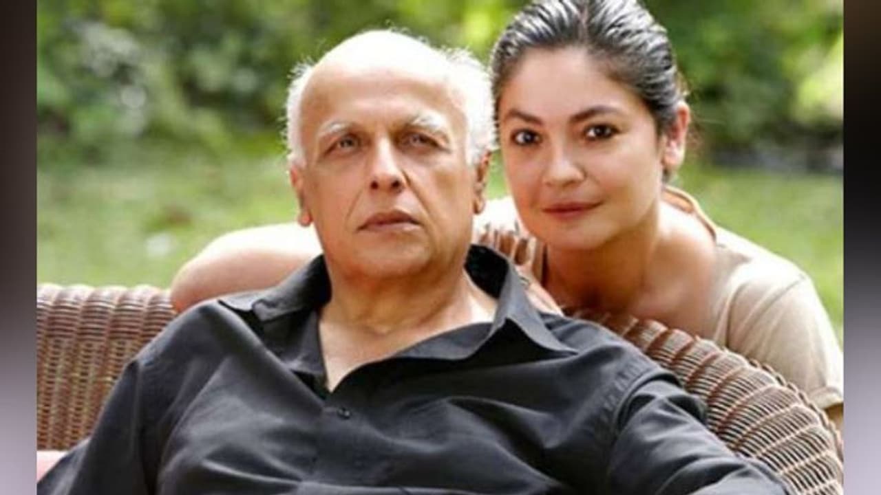 Pooja Bhatt slams user for making derogatory comments on Mahesh Bhatt, Parveen Babi Pooja Bhatt slams user for making derogatory comments on Mahesh Bhatt, Parveen Babi