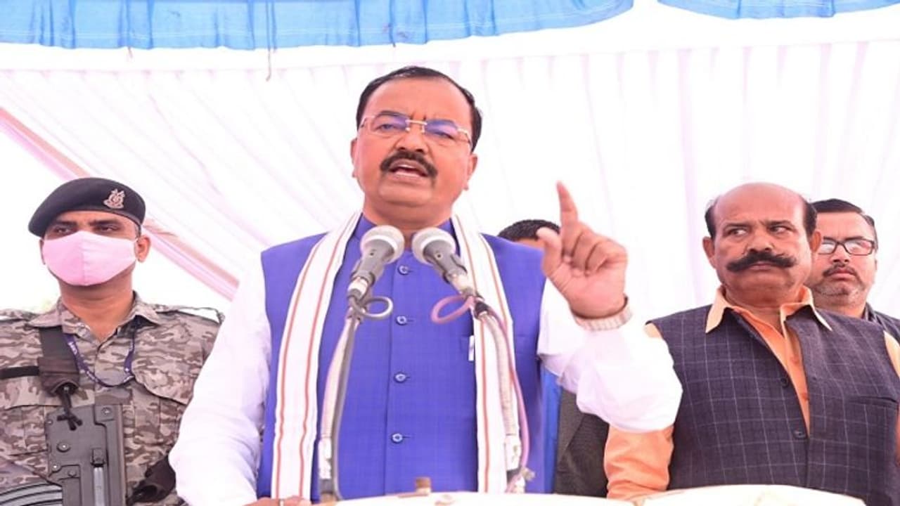 यूपी चुनाव: उप मुख्यमंत्री केशव प्रसाद मौर्य के हेलीकॉप्टर की हुई इमरजेंसी लैंडिंग, RPN सिंह भी थे सवार