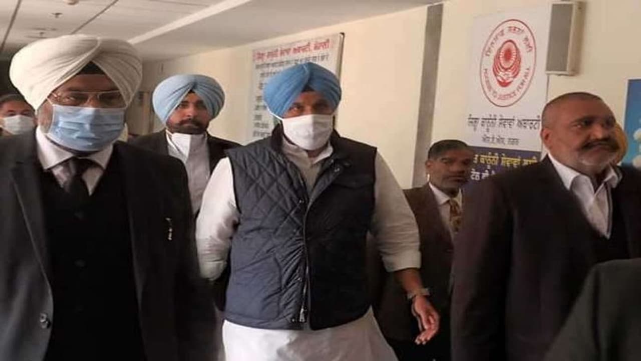 8 मार्च तक जेल भेजे गए बिक्रम मजीठिया, सुबह मोहाली कोर्ट में किया था सरेंडर, जानिए अब आगे क्या होगा 8 मार्च तक जेल भेजे गए बिक्रम मजीठिया, सुबह मोहाली कोर्ट में किया था सरेंडर, जानिए अब आगे क्या होगा