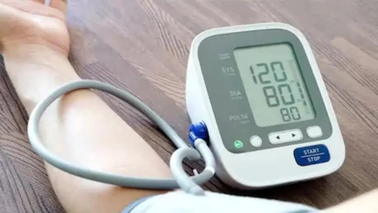 উচ্চ রক্তচাপের সমস্যায় ভুগছেন, প্রতিদিনের ডায়েটে রাখুন এই ৫ ফল উচ্চ রক্তচাপের সমস্যায় ভুগছেন, প্রতিদিনের ডায়েটে রাখুন এই ৫ ফল