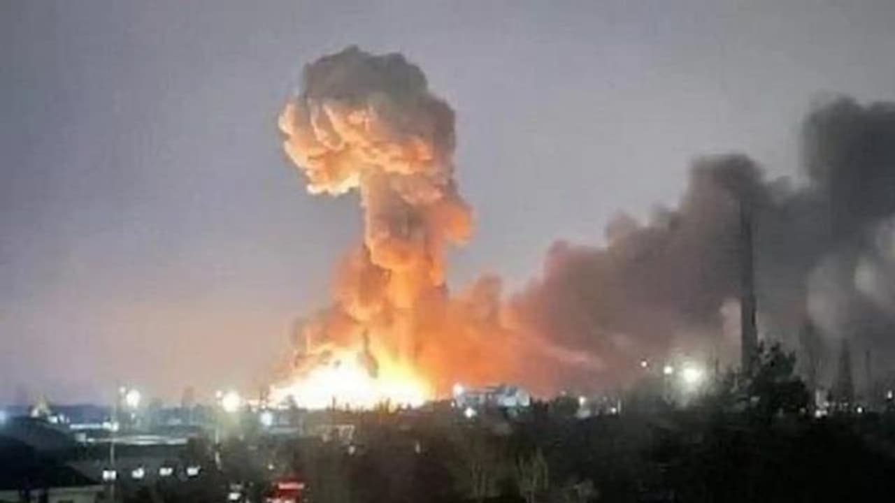 Russia Ukraine Crisis : வலிமை காட்டும் ரஷ்யா..! இரண்டு நகரங்களை கைப்பற்றிவிட்டதாக அறிவிப்பு.. Russia Ukraine Crisis : வலிமை காட்டும் ரஷ்யா..! இரண்டு நகரங்களை கைப்பற்றிவிட்டதாக அறிவிப்பு..