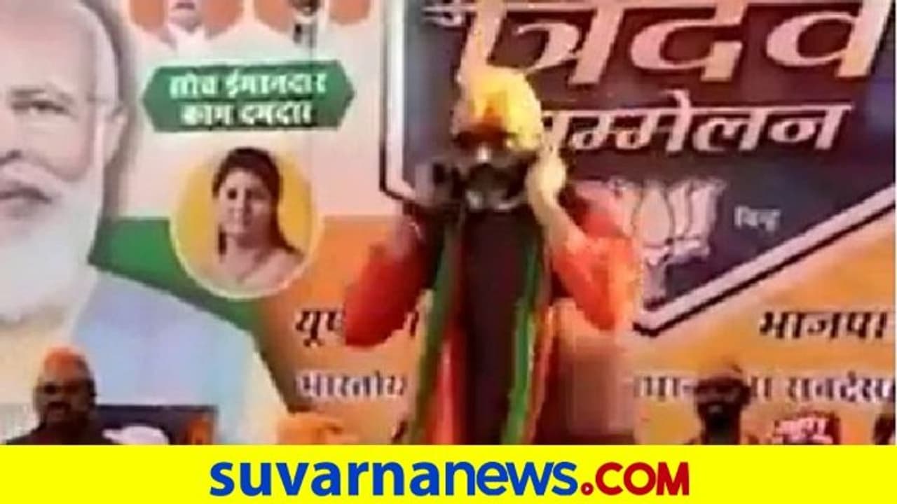 ಕಿವಿ ಹಿಡಿದು ಬಸ್ಕಿ ಹೊಡೆದು ಮತ ನೀಡುವಂತೆ ಕೇಳಿದ ಶಾಸಕ... ವಿಡಿಯೋ ವೈರಲ್‌