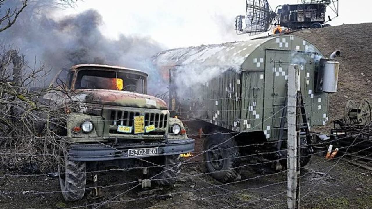 Russia Ukraine Crisis :தலைநகரை நெருங்கிய ரஷ்ய படை..உக்ரைன் விமானம் நொறுங்கி விழுந்து விபத்து.. Russia Ukraine Crisis :தலைநகரை நெருங்கிய ரஷ்ய படை..உக்ரைன் விமானம் நொறுங்கி விழுந்து விபத்து..