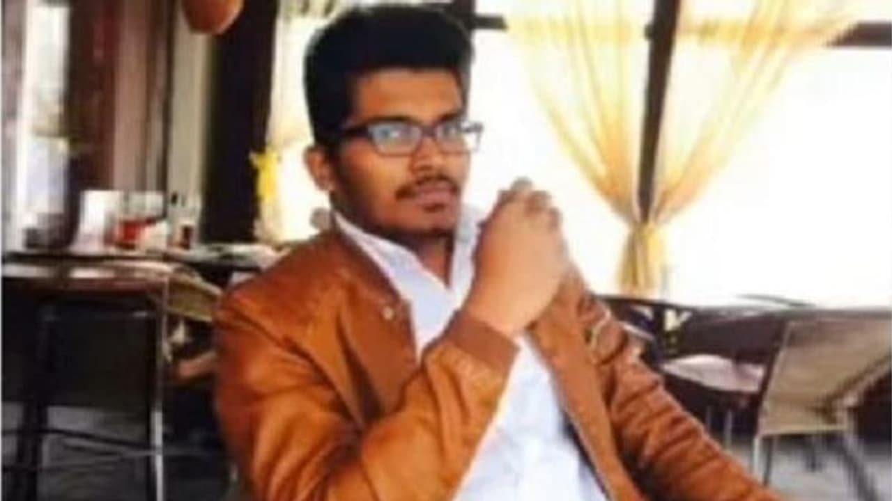 Russia Ukraine Crisis :ரொம்ப பயமா இருக்கு..பக்கத்தில் குண்டு வெடிக்குது..தமிழக மாணவன் பகிர்ந்த அதிர்ச்சி தகவல்