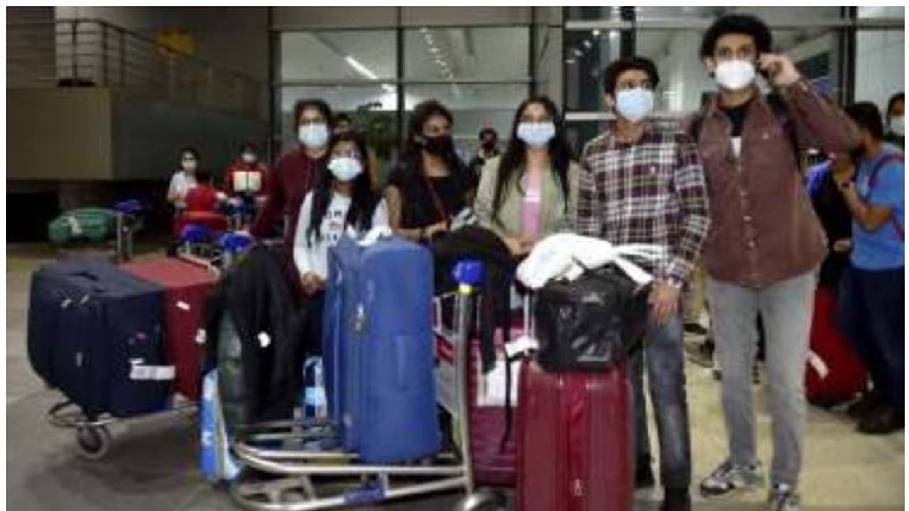 Ukraine Crisis : ഇന്ത്യക്കാരെ നാലു രാജ്യങ്ങൾ വഴി ഒഴിപ്പിക്കും; ഉദ്യോഗസ്ഥരുടെ ഫോൺ നമ്പരുകൾ