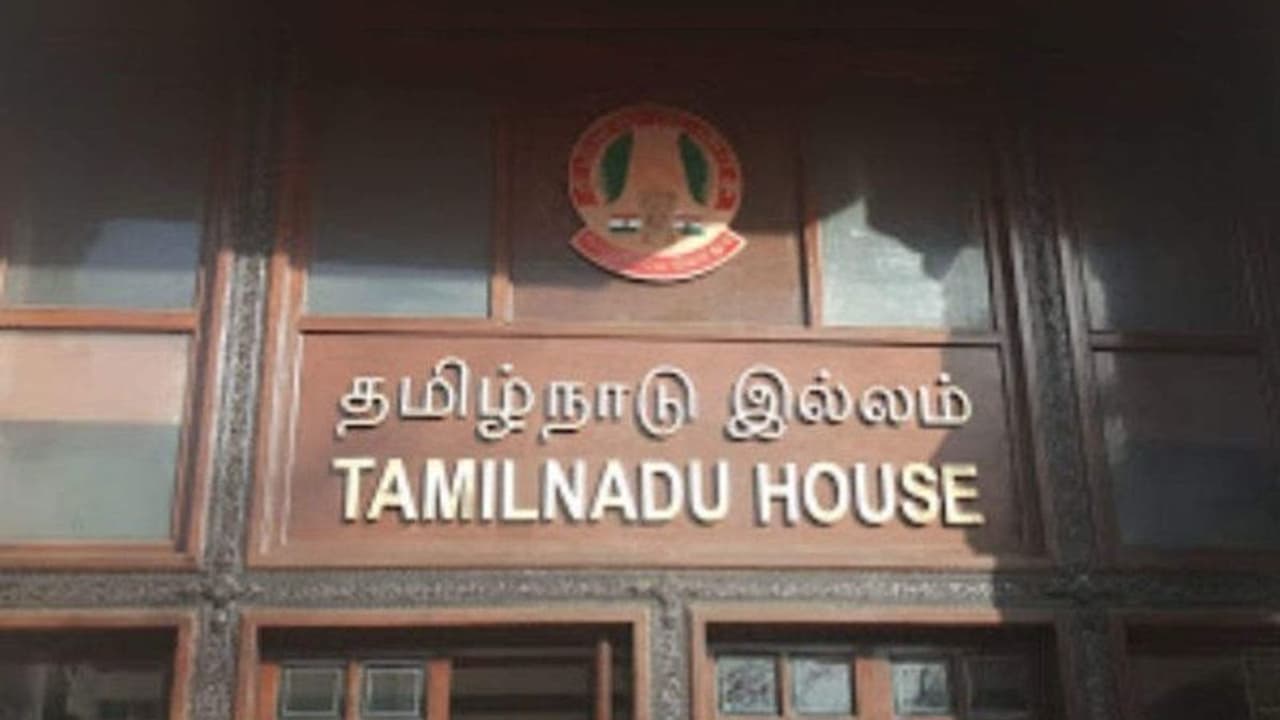 Russia Ukraine crisis:உக்ரைனில் சிக்கி தவிக்கும் தமிழக மாணவர்கள்..டெல்லி தமிழ்நாடு இல்லத்தில் சிறப்பு ஏற்பாடு. Russia Ukraine crisis:உக்ரைனில் சிக்கி தவிக்கும் தமிழக மாணவர்கள்..டெல்லி தமிழ்நாடு இல்லத்தில் சிறப்பு ஏற்பாடு.