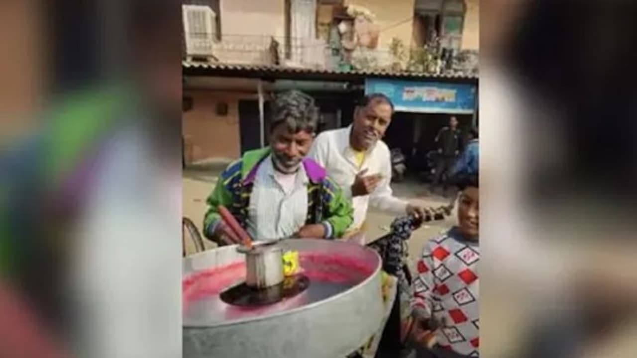 Viral Video : പണമില്ലാതെ പഞ്ഞിമിഠായ് വാങ്ങാം; പകരം കൊടുക്കേണ്ടത് എന്താണെന്നറിയാമോ!