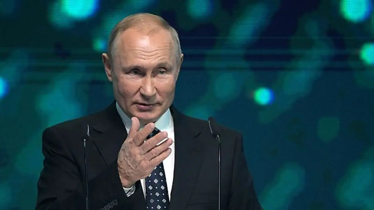 Russia's elites, banks and 'friends' on US sanctions list