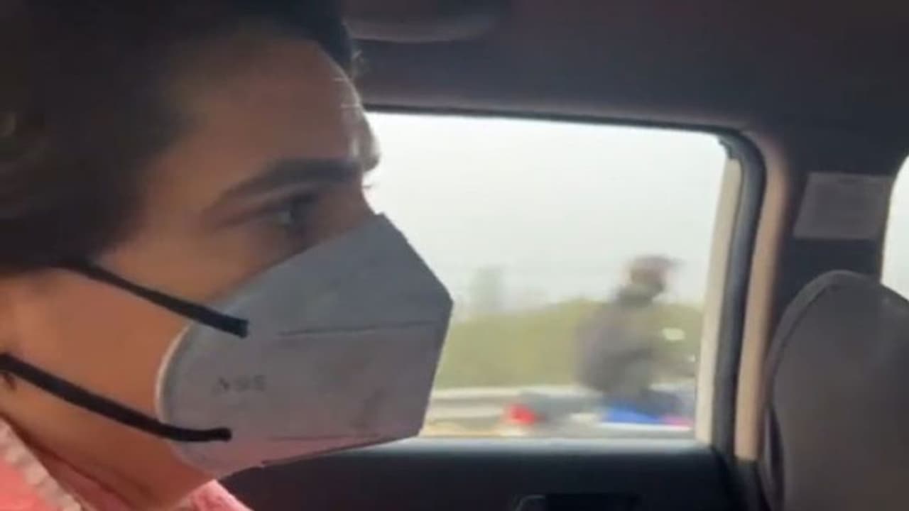 UP Chunav 2022: प्रियंका गांधी ने की टैक्सी की सवारी, कैब ड्राइवर ने बताई अपनी समस्याएं UP Chunav 2022: प्रियंका गांधी ने की टैक्सी की सवारी, कैब ड्राइवर ने बताई अपनी समस्याएं