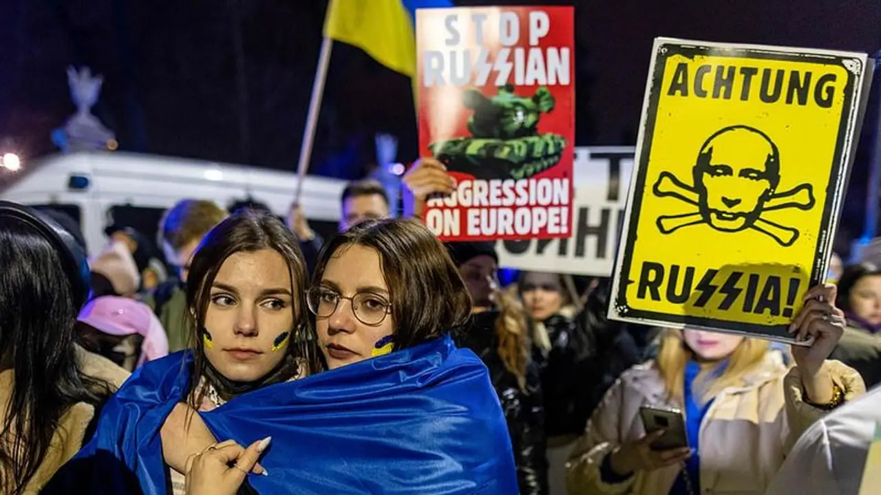 European Union bans Russian media outlets; G7 threatens new sanctions European Union bans Russian media outlets; G7 threatens new sanctions