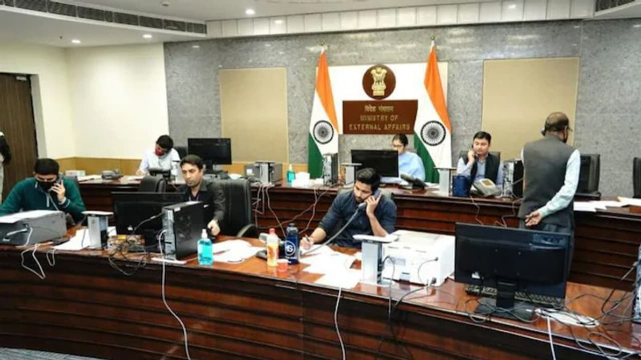 रूस यूक्रेन युद्ध: भारतीय नागरिकों को लाने 10 राजनयिकों की टीम यूक्रेन निकली, यह है प्लान रूस यूक्रेन युद्ध: भारतीय नागरिकों को लाने 10 राजनयिकों की टीम यूक्रेन निकली, यह है प्लान