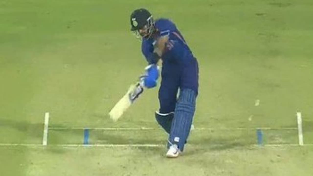 IND vs SL : ലോകകപ്പ് സ്ക്വാഡിലെത്തും, പ്ലേയിംഗ് ഇലവനില് കാണില്ല; ശ്രേയസ് അയ്യരെ കുറിച്ച് ഡികെയുടെ പ്രവചനം IND vs SL : ലോകകപ്പ് സ്ക്വാഡിലെത്തും, പ്ലേയിംഗ് ഇലവനില് കാണില്ല; ശ്രേയസ് അയ്യരെ കുറിച്ച് ഡികെയുടെ പ്രവചനം