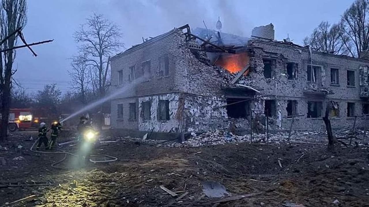 यूक्रेन के Snake Island पर रूस का कब्जा, यूक्रेनी सैनिक ने जान देने से पहले रूसी युद्धपोत को दिया कड़ा जवाब यूक्रेन के Snake Island पर रूस का कब्जा, यूक्रेनी सैनिक ने जान देने से पहले रूसी युद्धपोत को दिया कड़ा जवाब