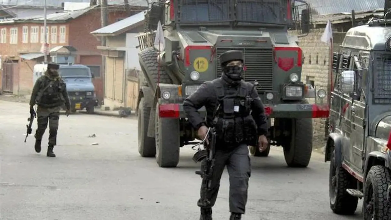 जम्मू कश्मीर के शोपियां में 2 आतंवादियों का एनकाउंटर, डेढ़ महीने में 26 दहशतगर्द मारे गए जम्मू कश्मीर के शोपियां में 2 आतंवादियों का एनकाउंटर, डेढ़ महीने में 26 दहशतगर्द मारे गए