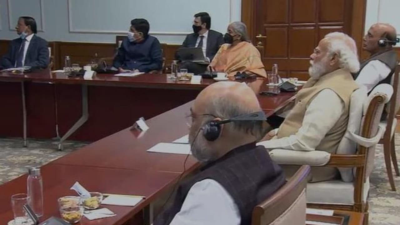 Russia Ukraine crisis:உக்ரைனில் சிக்கி தவிக்கும் இந்திய மக்கள்..எப்படி மீட்பது.? பிரதமர் மோடி தலைமையில் ஆலோசனை Russia Ukraine crisis:உக்ரைனில் சிக்கி தவிக்கும் இந்திய மக்கள்..எப்படி மீட்பது.? பிரதமர் மோடி தலைமையில் ஆலோசனை