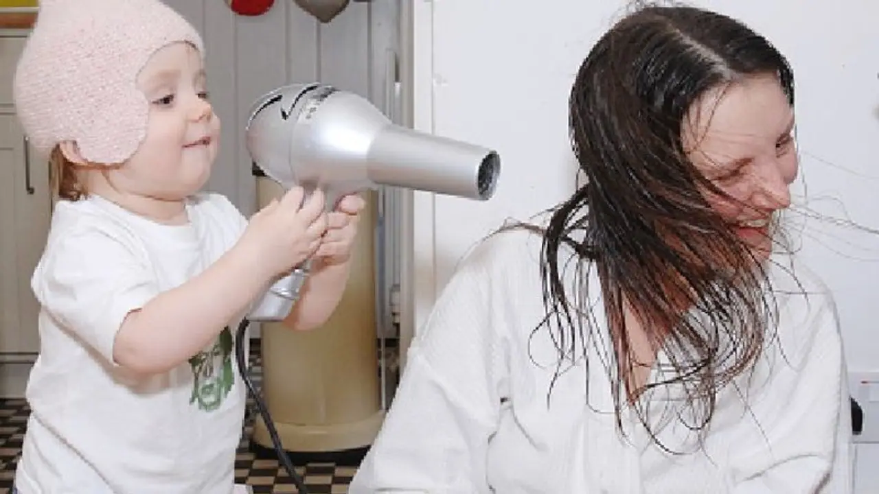 গরমে সারাক্ষণ টপ নট করে রয়েছে? মারাত্মক ক্ষতি হচ্ছে চুলের, ভুলেও এই ৫ কাজ করবেন না গরমে সারাক্ষণ টপ নট করে রয়েছে? মারাত্মক ক্ষতি হচ্ছে চুলের, ভুলেও এই ৫ কাজ করবেন না