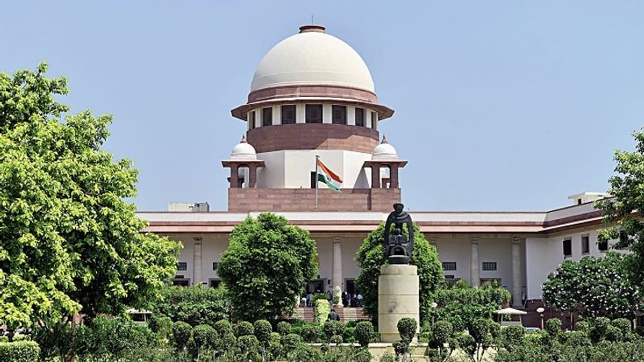 रूस यूक्रेन संकट: यूक्रेन में फंसे भारतीय नागरिकों की सहायता के लिए सुप्रीम कोर्ट में याचिका दायर