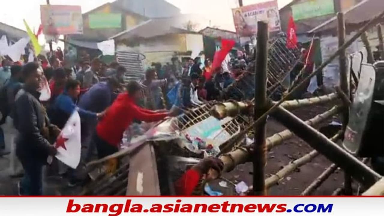 বামপন্থী ছাত্র যুবদের জঙ্গি বিক্ষোভে ধুন্ধুমার আমতায়, বিক্ষোভকারী আটকাতে হিমশিম খেল পুলিশ