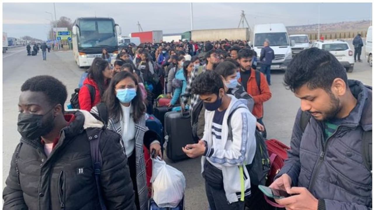 যুদ্ধ বিধ্বস্ত ইউক্রেন থেকে ভারতীয়দের উদ্ধার, ভারতের পাশে পোল্যান্ড যুদ্ধ বিধ্বস্ত ইউক্রেন থেকে ভারতীয়দের উদ্ধার, ভারতের পাশে পোল্যান্ড