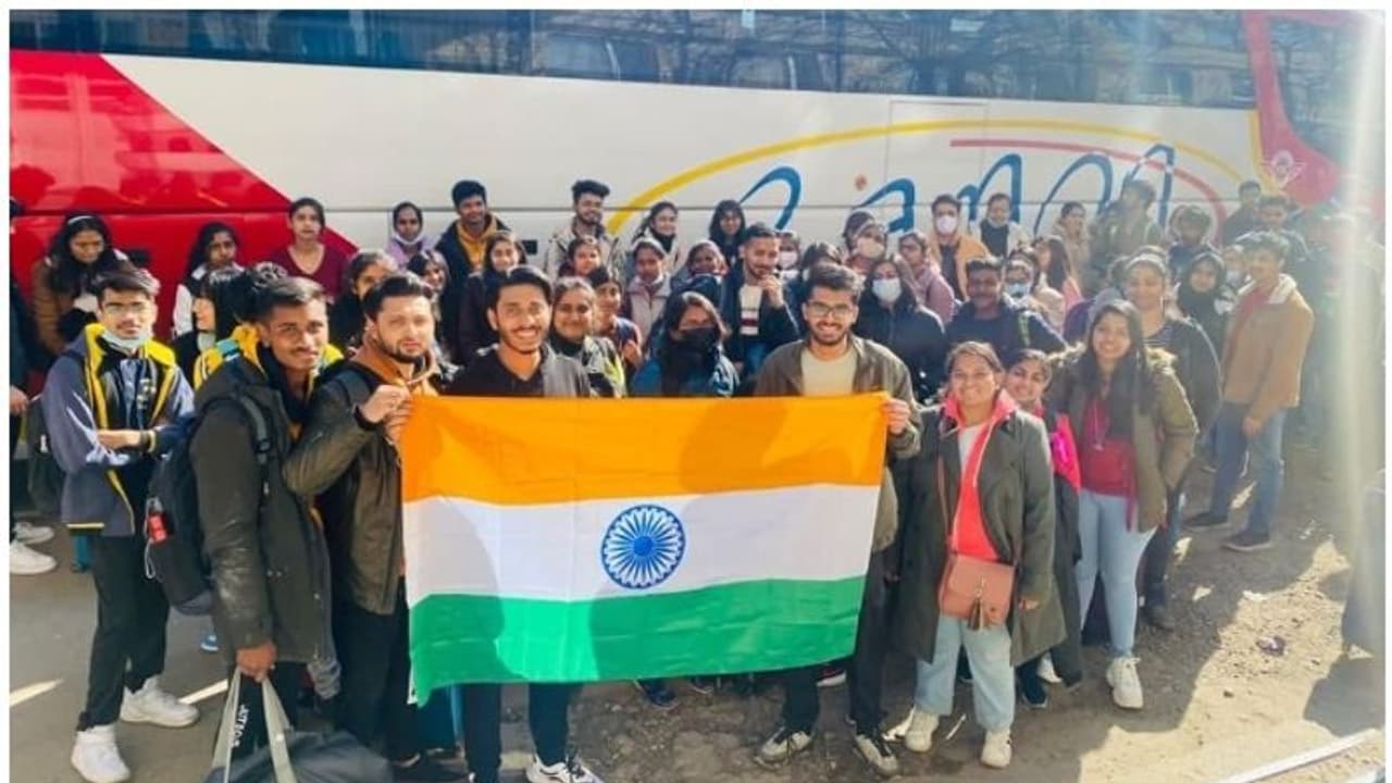 Ukraine Crisis : രക്ഷാദൗത്യം തുടരുന്നു, മലയാളികളടക്കം വിദ്യാർത്ഥികളുടെ ആദ്യസംഘം ഇന്ന് ഇന്ത്യയിലെത്തും Ukraine Crisis : രക്ഷാദൗത്യം തുടരുന്നു, മലയാളികളടക്കം വിദ്യാർത്ഥികളുടെ ആദ്യസംഘം ഇന്ന് ഇന്ത്യയിലെത്തും