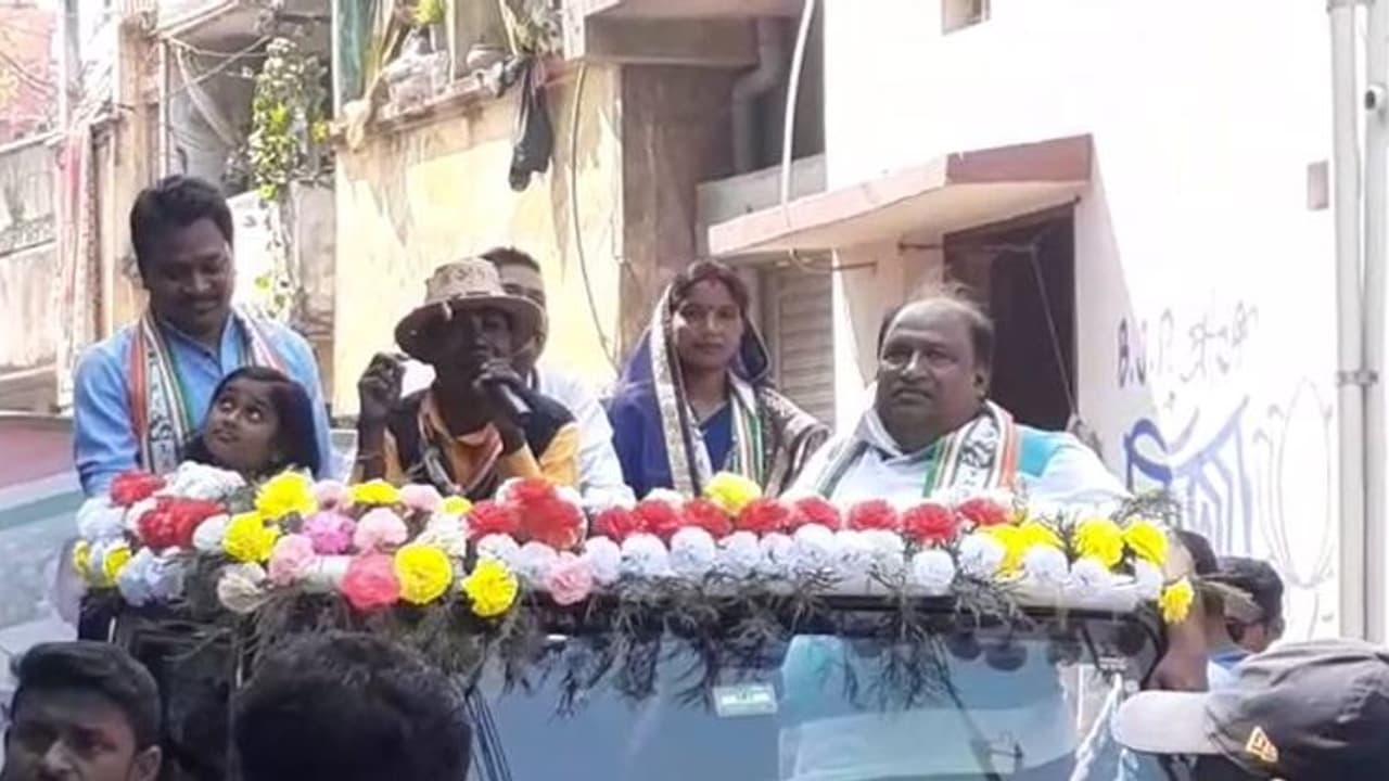 শেষ দিনের প্রচারে ঝড়, পুরুলিয়ায় ভুবনে ভরসা তৃণমূলের শেষ দিনের প্রচারে ঝড়, পুরুলিয়ায় ভুবনে ভরসা তৃণমূলের