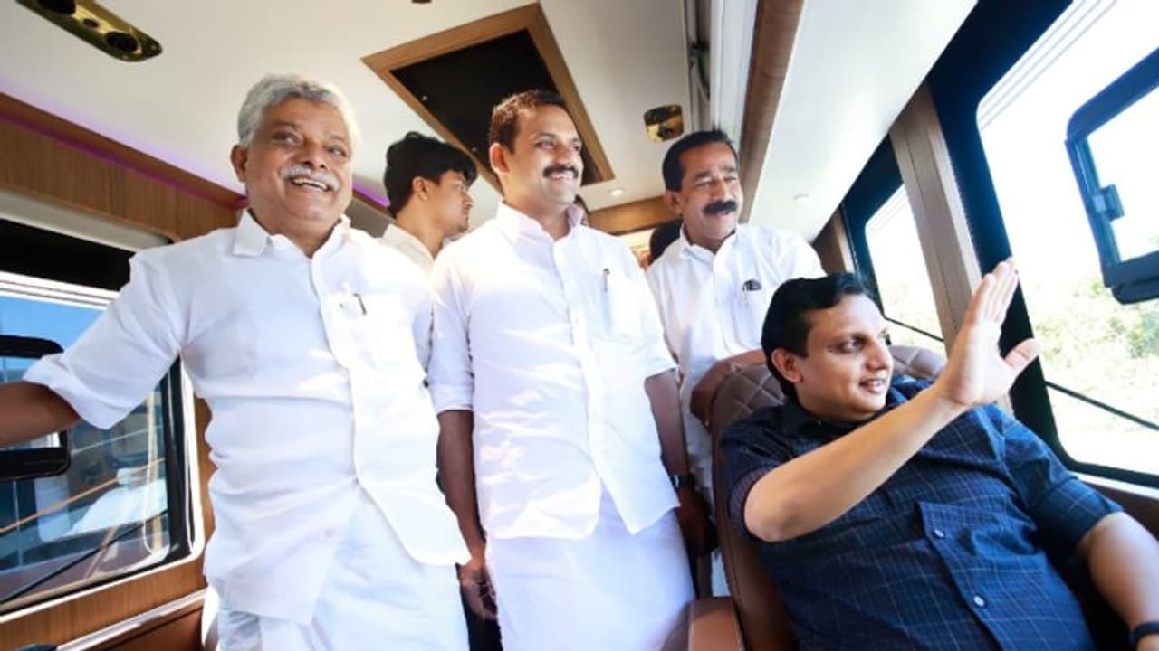 കാരവാനുകളിൽ സഞ്ചരിച്ച് കേരളം കാണാം; സംസ്ഥാനത്തെ ആദ്യത്തെ കാരവൻ പാർക്കിന് തുടക്കമായി കാരവാനുകളിൽ സഞ്ചരിച്ച് കേരളം കാണാം; സംസ്ഥാനത്തെ ആദ്യത്തെ കാരവൻ പാർക്കിന് തുടക്കമായി