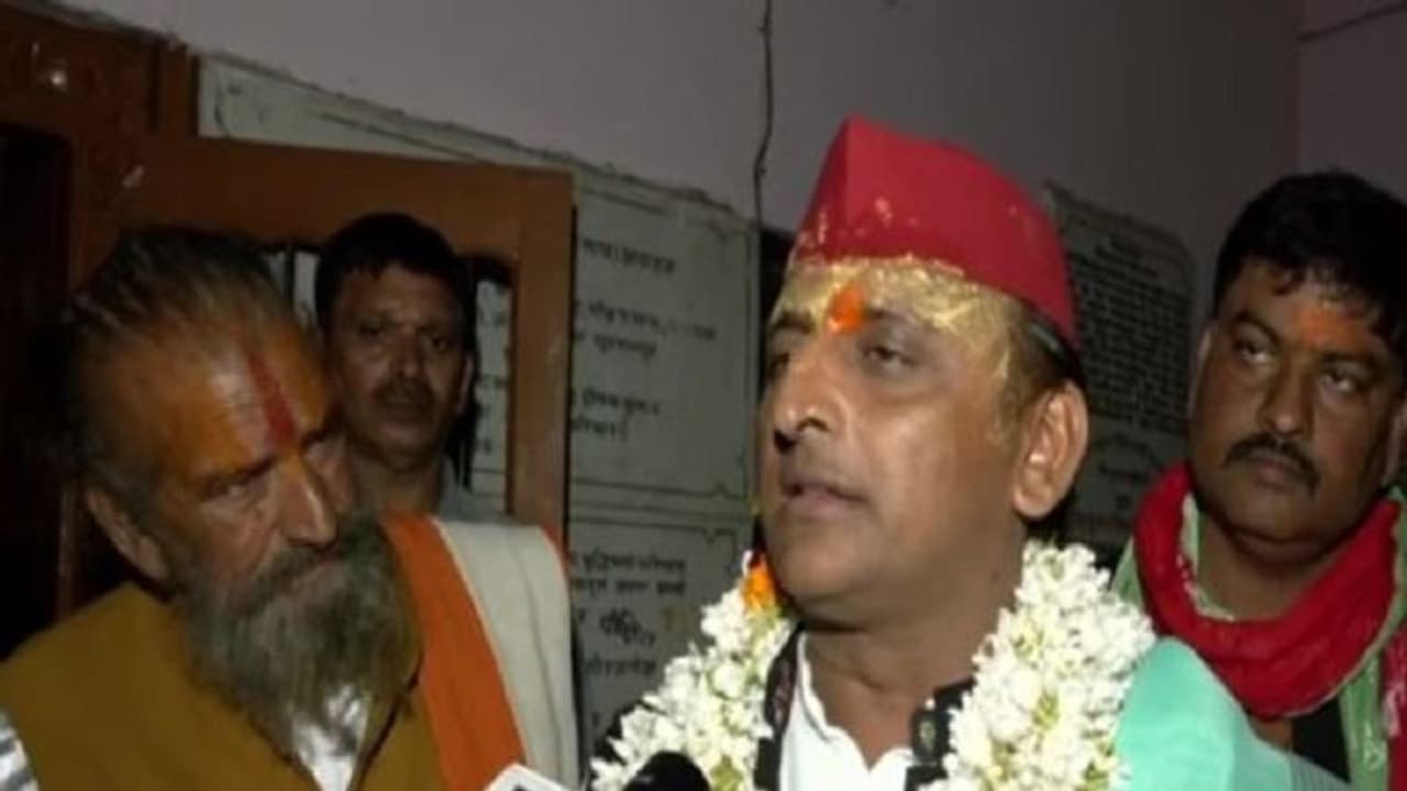 यूपी चुनाव: अखिलेश ने CM योगी पर किया पलटवार, कहा गुल्लू के लिए बिस्किट लेकर जाएं, गोरखपुर में इंतजार कर रहा यूपी चुनाव: अखिलेश ने CM योगी पर किया पलटवार, कहा गुल्लू के लिए बिस्किट लेकर जाएं, गोरखपुर में इंतजार कर रहा