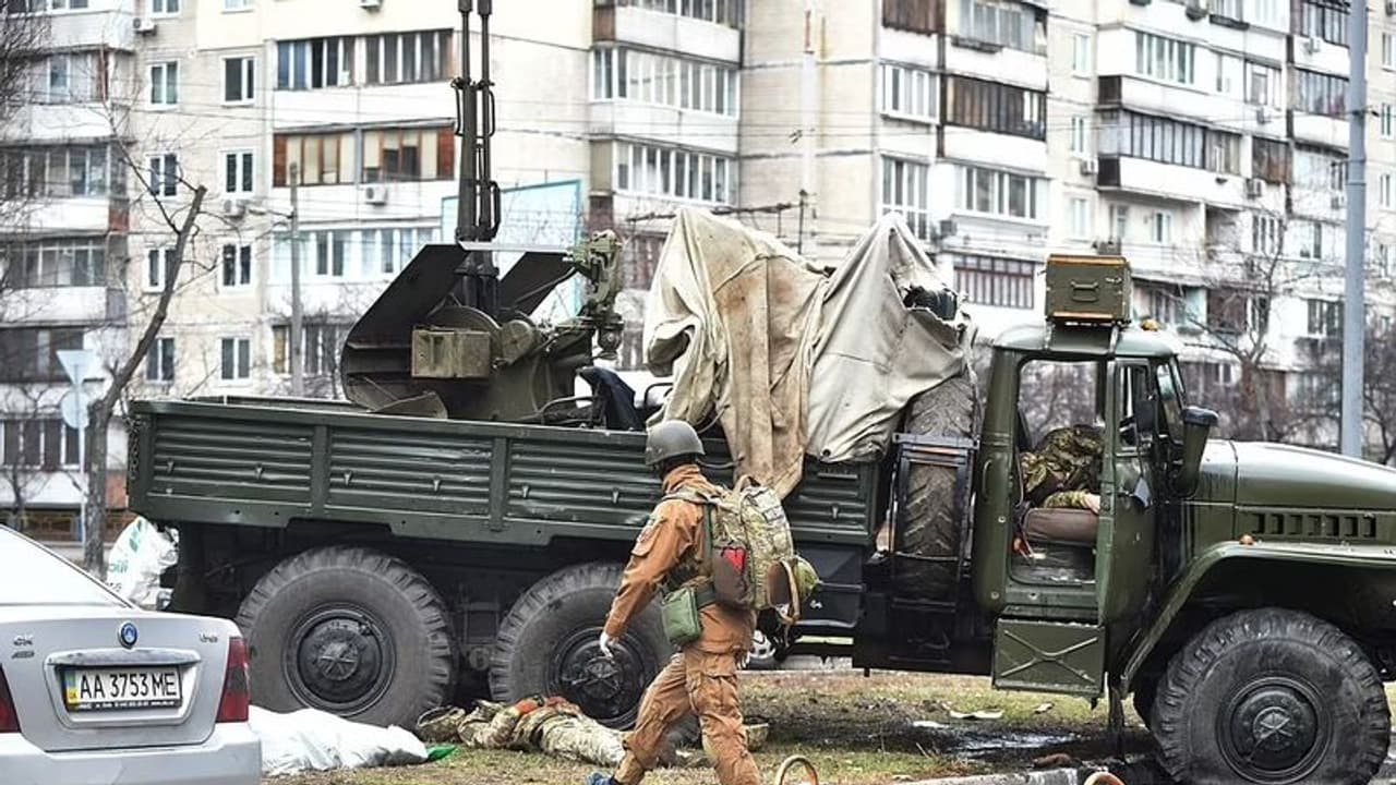 Russia Ukraine Crisis: మెలిటోపోల్ సిటీని స్వాధీనం చేసుకున్న రష్యా బలాగాలు Russia Ukraine Crisis: మెలిటోపోల్ సిటీని స్వాధీనం చేసుకున్న రష్యా బలాగాలు