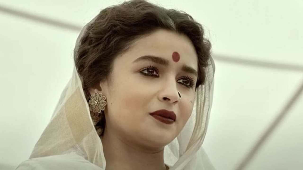 বক্স অফিসে 'গাঙ্গু' ঝড়, দ্বিতীয় দিনে ৩০ শতাংশ ব্যবসা করল 'গাঙ্গুবাঈ কাথিয়াওয়াড়ি'