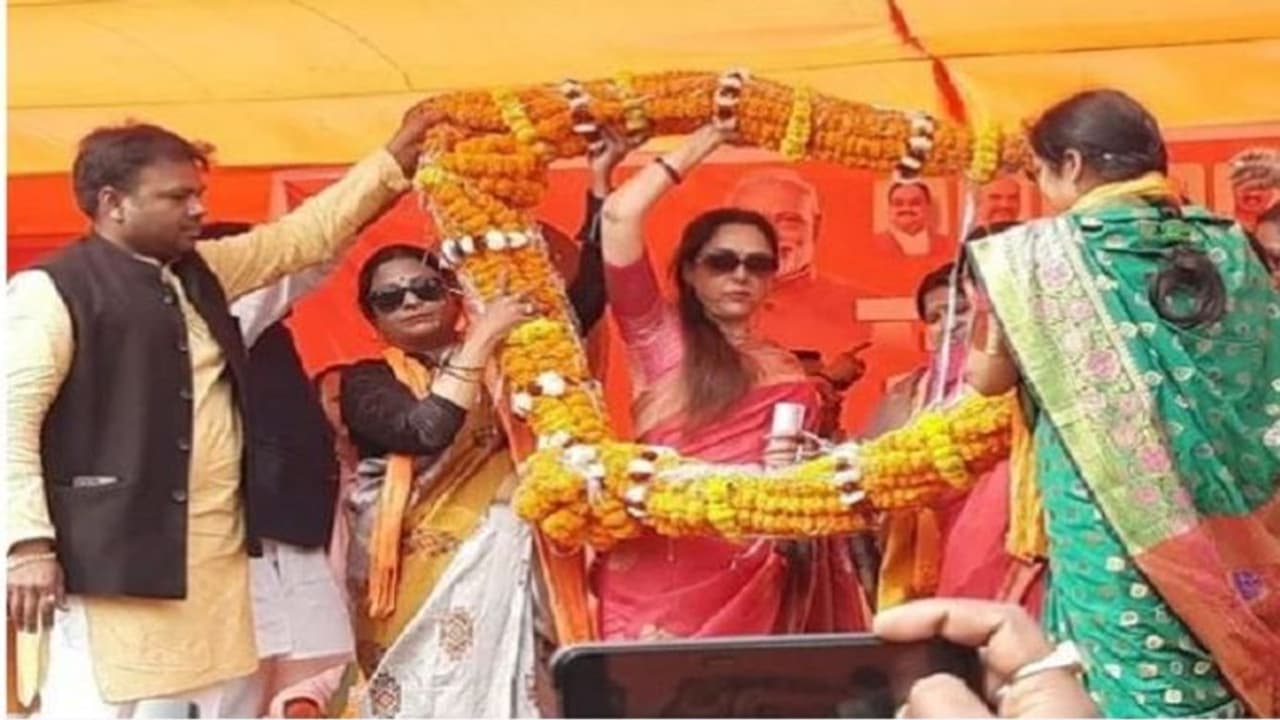 यूपी चुनाव: हेमा मालिनी बोलीं साकार होगा बलिया के मुंबई बनने का सपना, सपा पर साधा निशाना यूपी चुनाव: हेमा मालिनी बोलीं साकार होगा बलिया के मुंबई बनने का सपना, सपा पर साधा निशाना