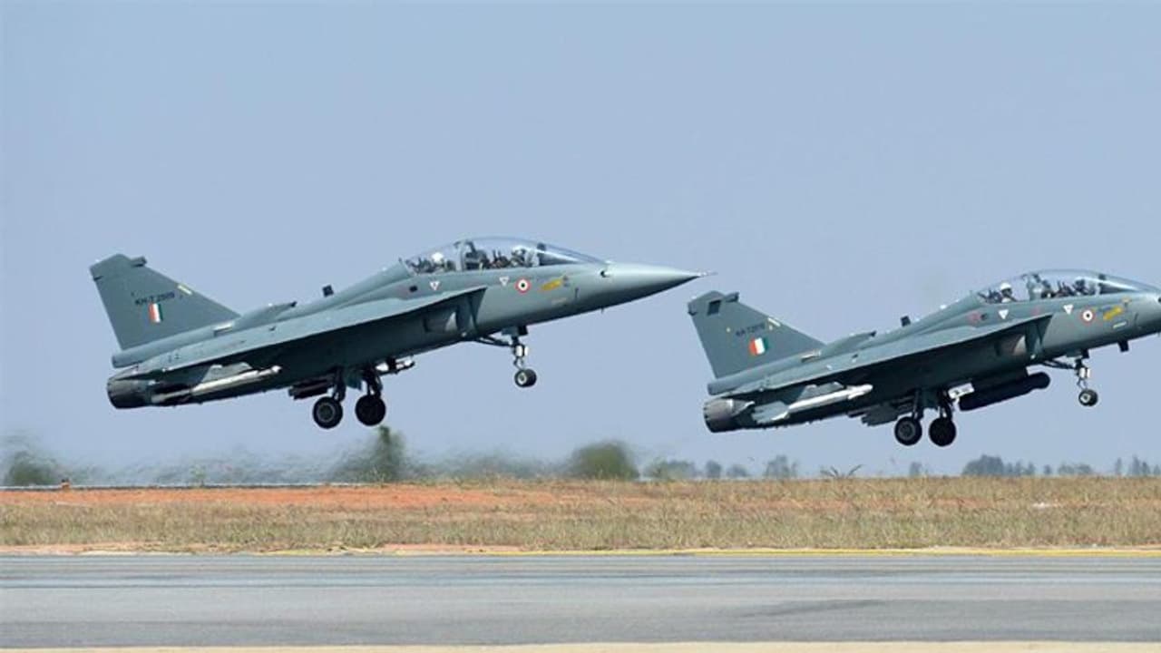 कोबरा वॉरियर एक्सरसाइज में शामिल नहीं होंगे IAF के तेजस; रूस यूक्रेन युद्ध को देखते हुए फैसला कोबरा वॉरियर एक्सरसाइज में शामिल नहीं होंगे IAF के तेजस; रूस यूक्रेन युद्ध को देखते हुए फैसला